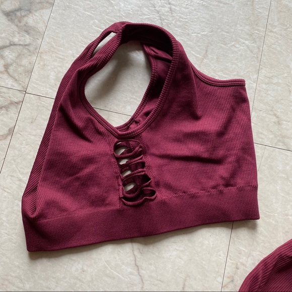 Fabletics | Kelly Rowland Outfit - Picture 2 of 4